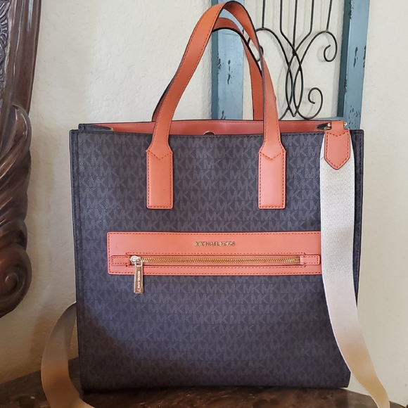 MICHAEL Michael Kors Handbags - Like NEW Michael Kors Signature Kenly Tote